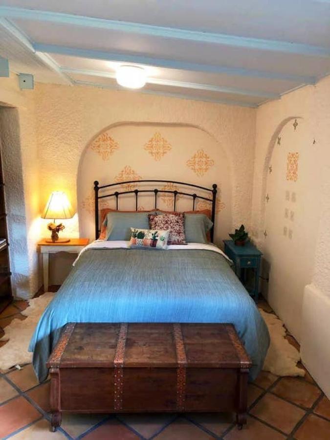 El Viejo Adobe - Across From Sul Ross Campus Bed & Breakfast Alpine Exterior foto