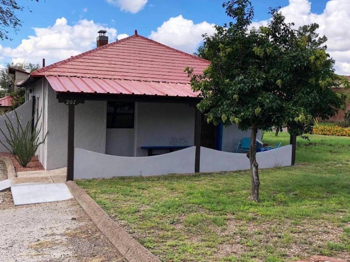 El Viejo Adobe - Across From Sul Ross Campus Bed & Breakfast Alpine Exterior foto