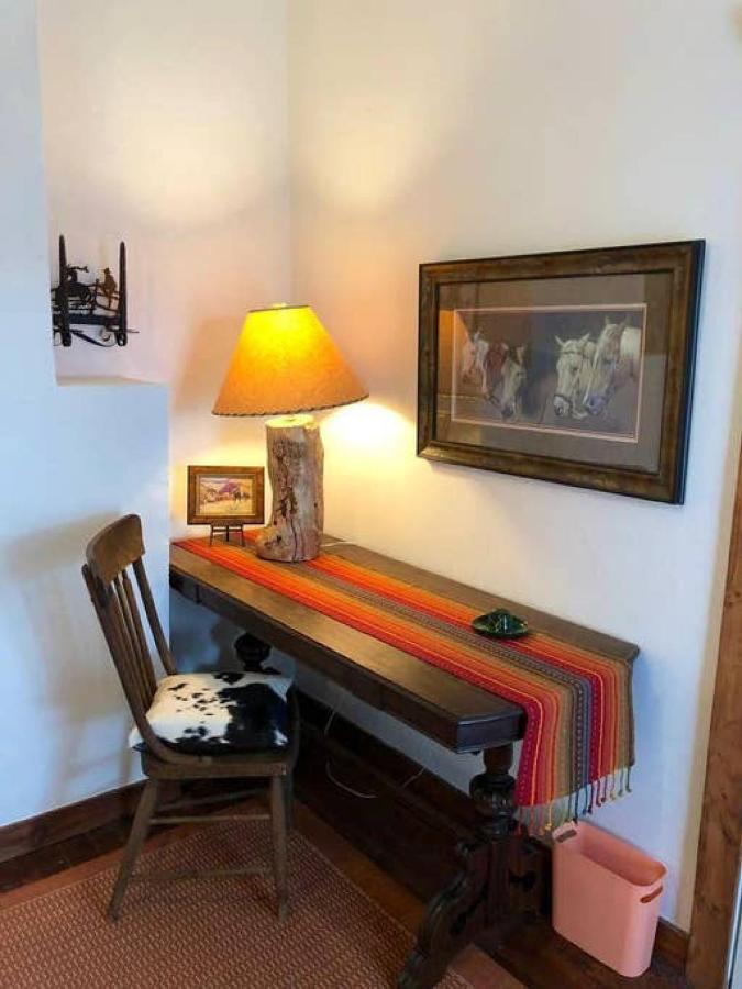 El Viejo Adobe - Across From Sul Ross Campus Bed & Breakfast Alpine Exterior foto
